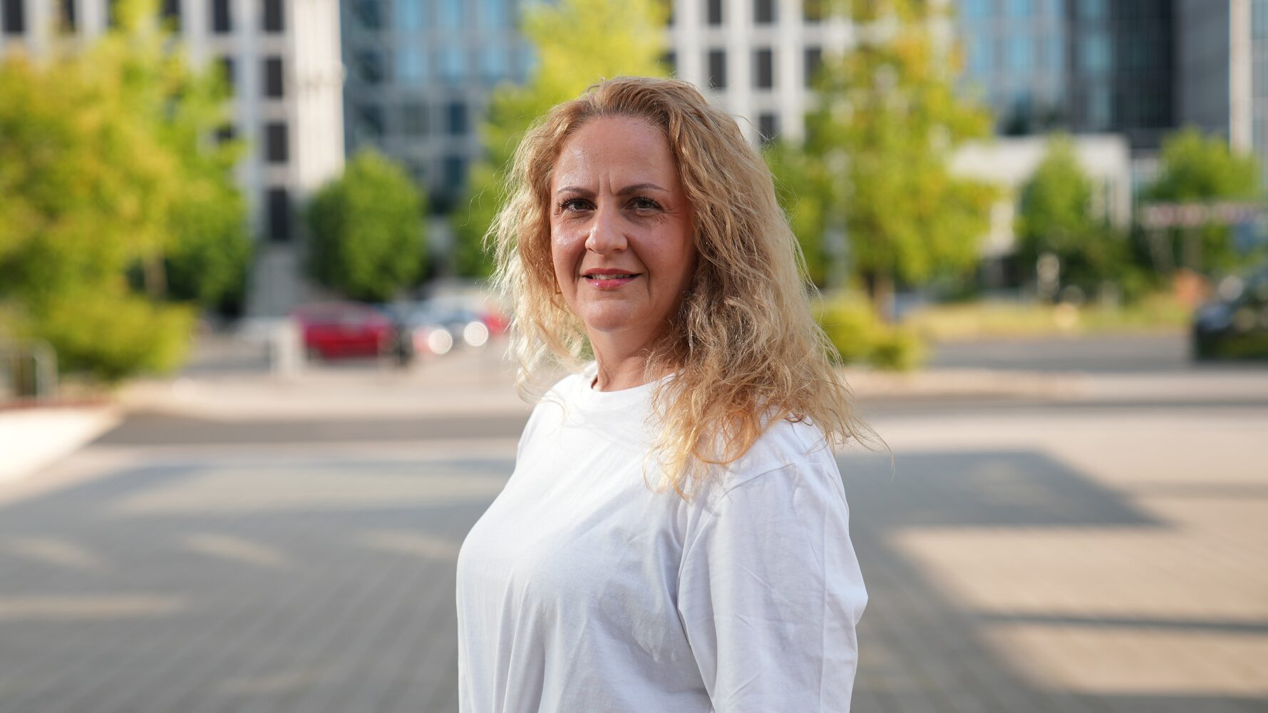 Vanessa Car Dealer Team Member